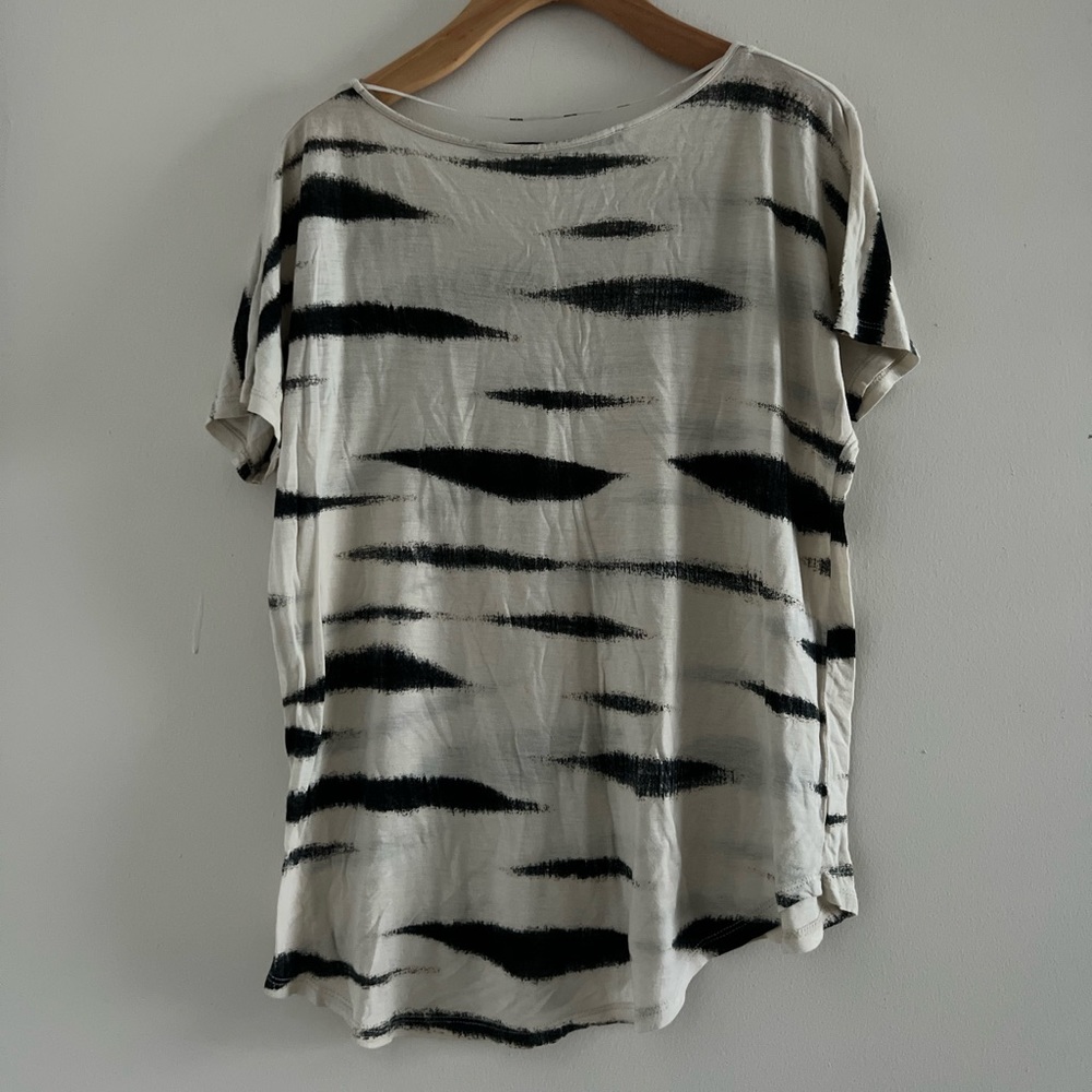 Kensie Super Soft Tee Scratch Print Sz S - Picture 2 of 2
